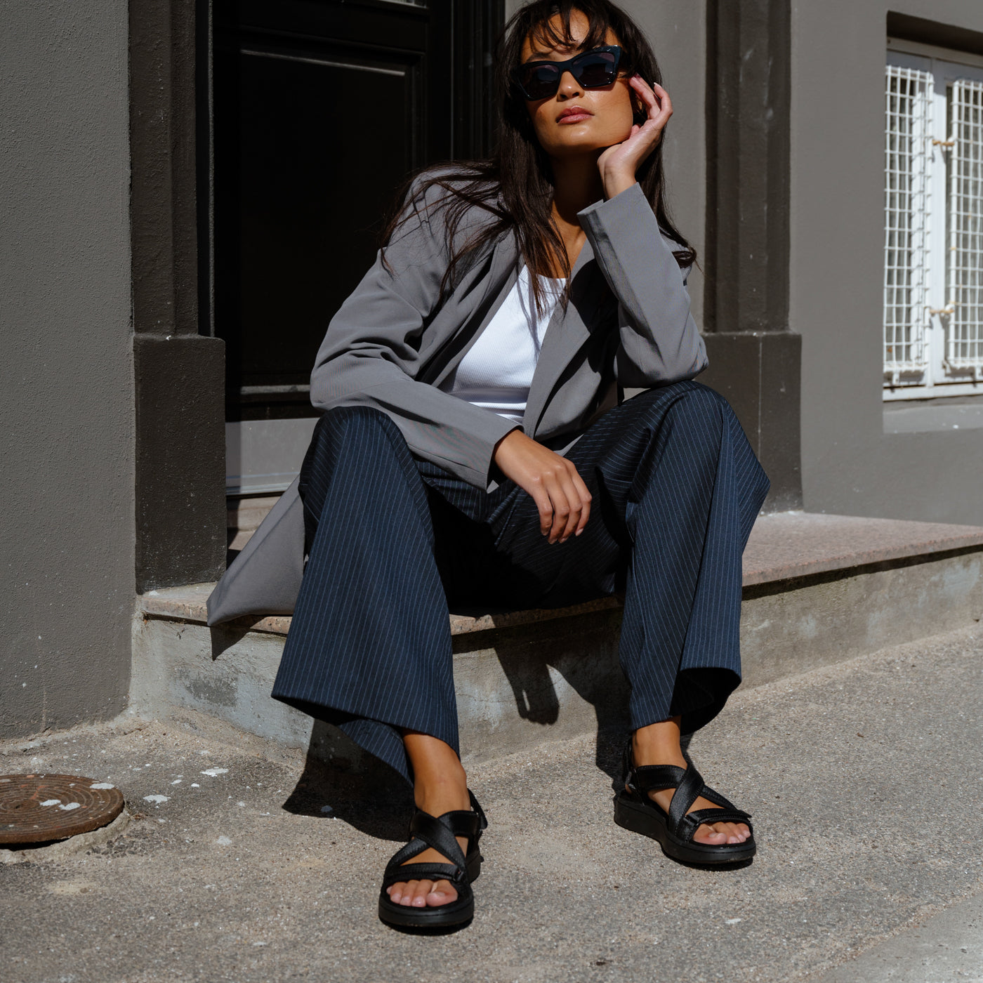 WODEN Line Cross Sandals 020 Black