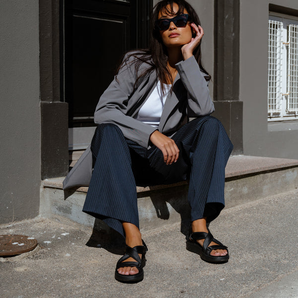 WODEN Line Cross Sandals 020 Black